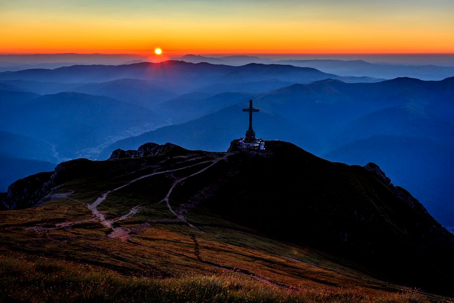 Crucea de pe Caraiman, unul dintre cele mai faimoase monumente din România