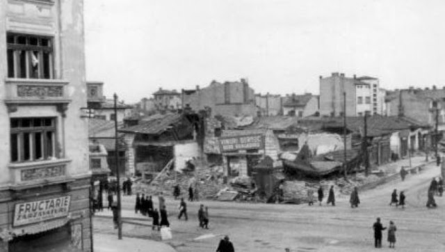 4 aprilie 1944 - Bombardamentul criminal si inutil al americanilor asupra Bucureștiului